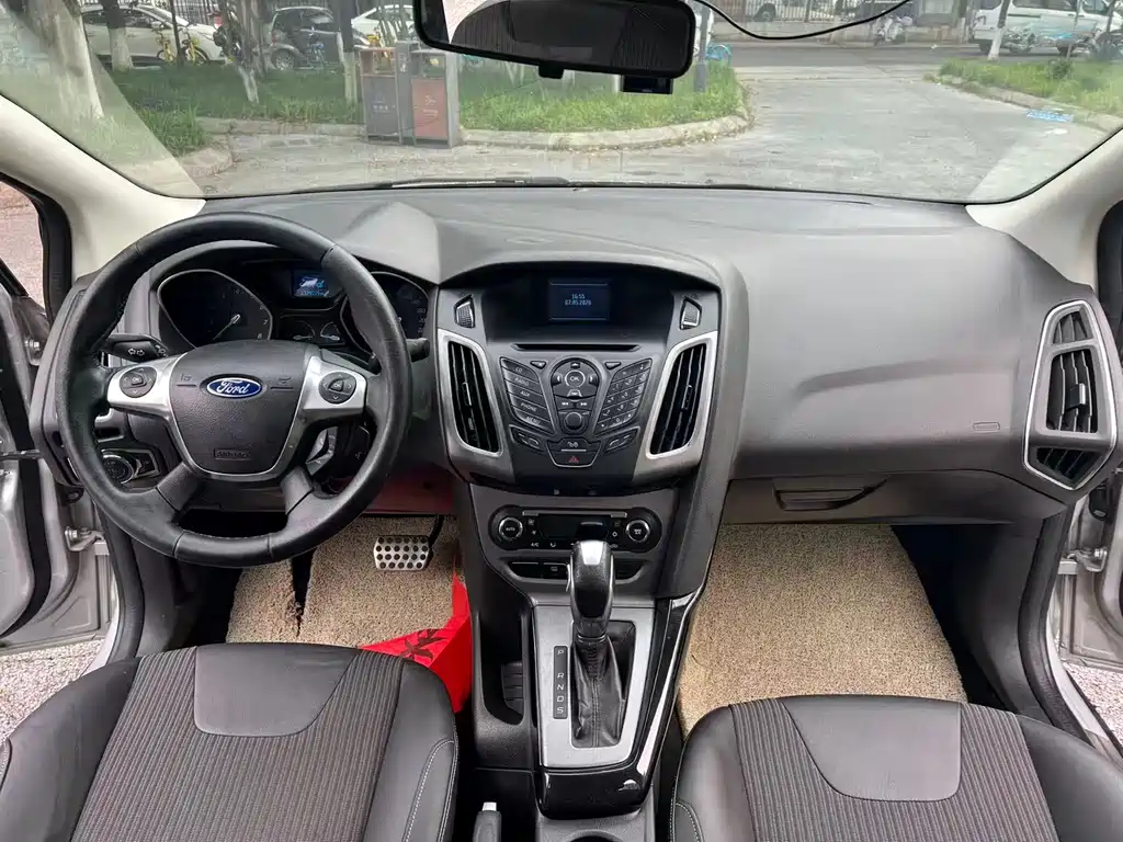 Ford Focus 2013 — фото 13