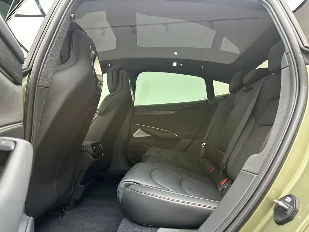 Xiaomi SU7 2025