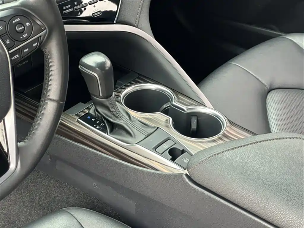 Toyota Camry 2020 — фото 12