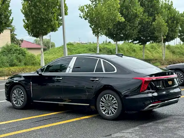 Hongqi H5 2025