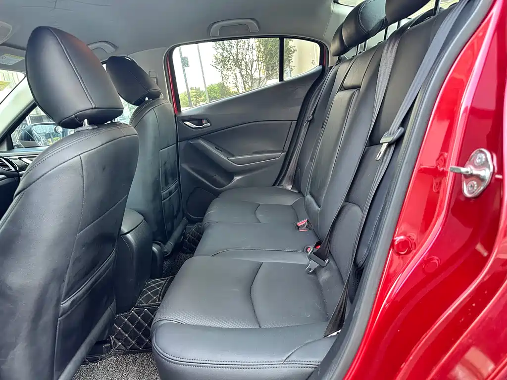 Mazda 3 Axela 2015