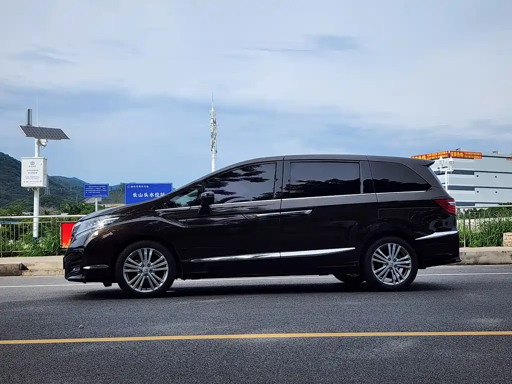 Honda Elysion 2017 — фото 4
