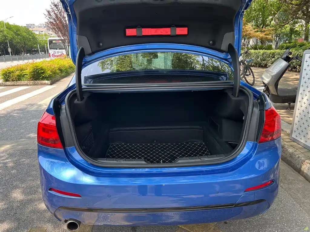 BMW 1 Series 2018 — фото 16