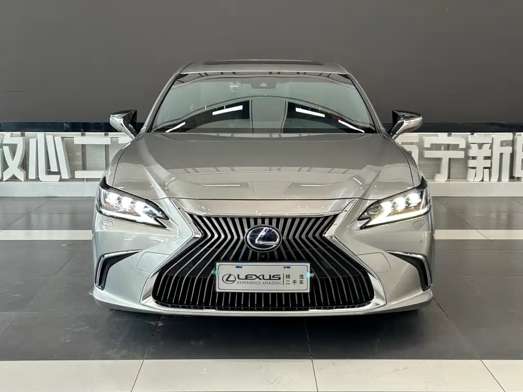 Lexus ES 2021