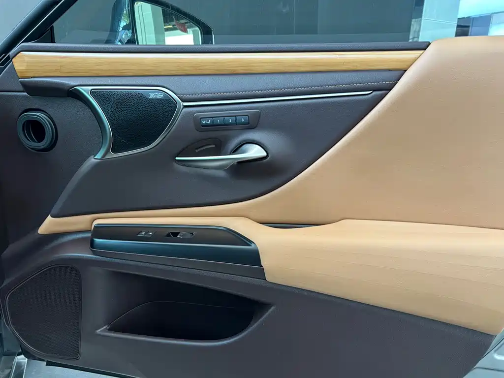 Lexus ES 2021 — фото 16