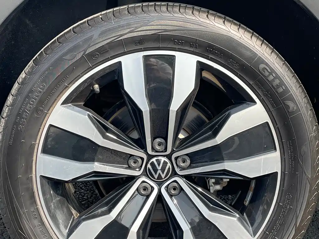 Volkswagen Tiguan L 2021 — фото 12