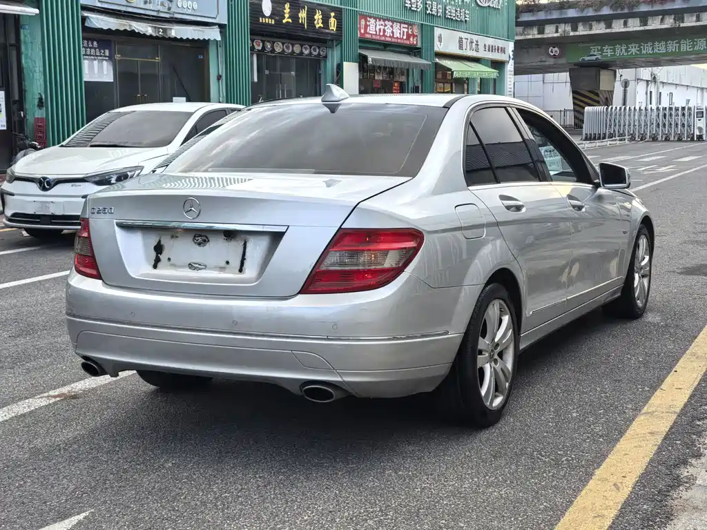 Mercedes-Benz C-Class 2010 — фото 13