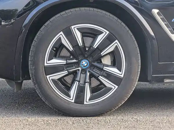 BMW iX3 2024