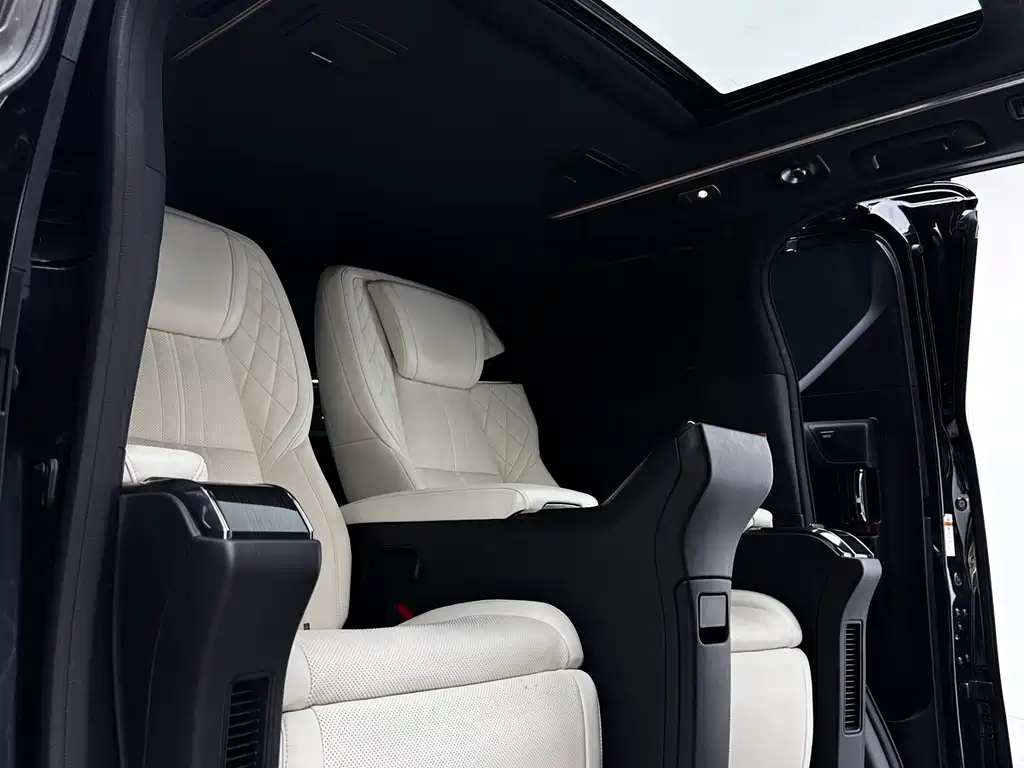Lexus LM 2021 — фото 22
