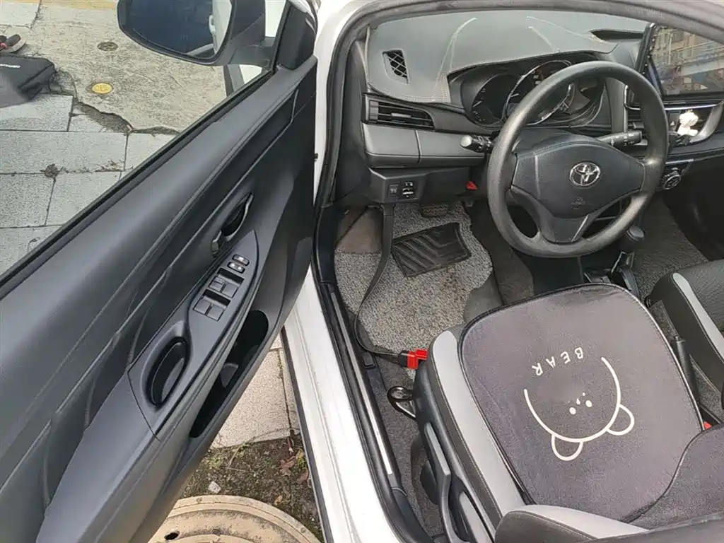 Toyota Yaris L 2021 — фото 16
