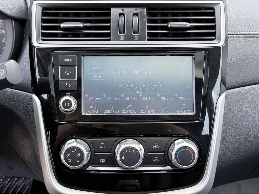 Nissan Tiida 2016 — фото 13
