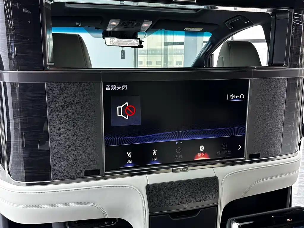 Lexus LM 2021 — фото 26