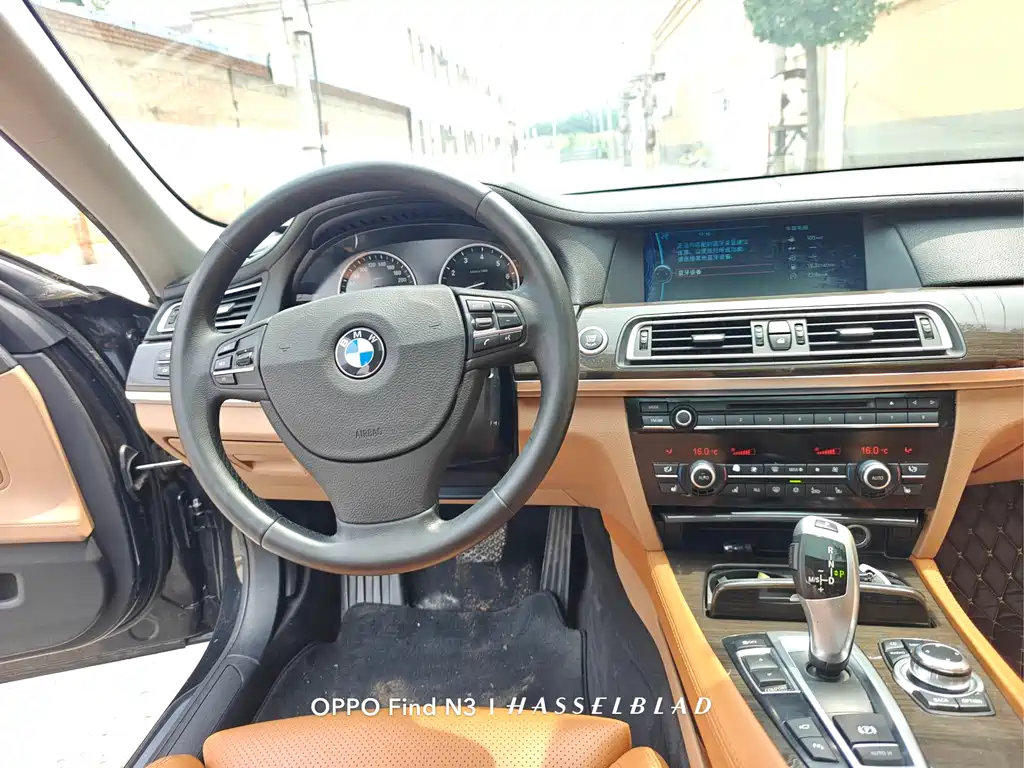 BMW 7 Series 2012 — фото 12
