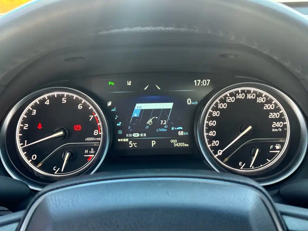 Toyota Camry 2021 — фото 11