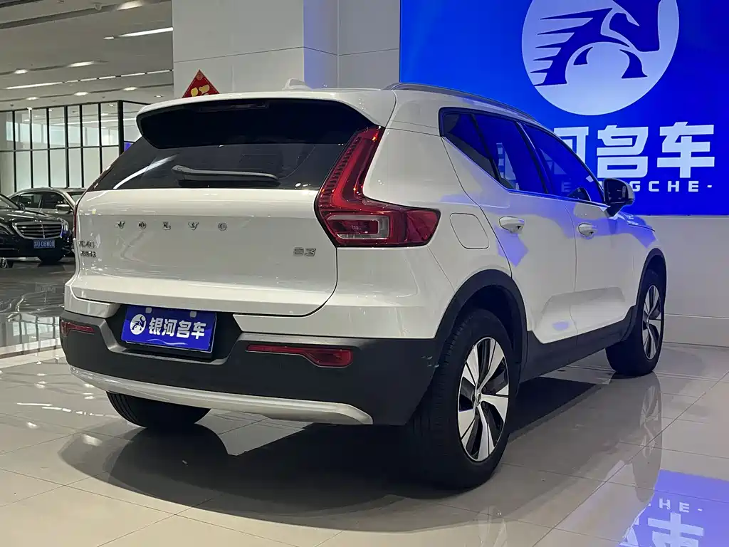 Volvo XC40 2023 — фото 15
