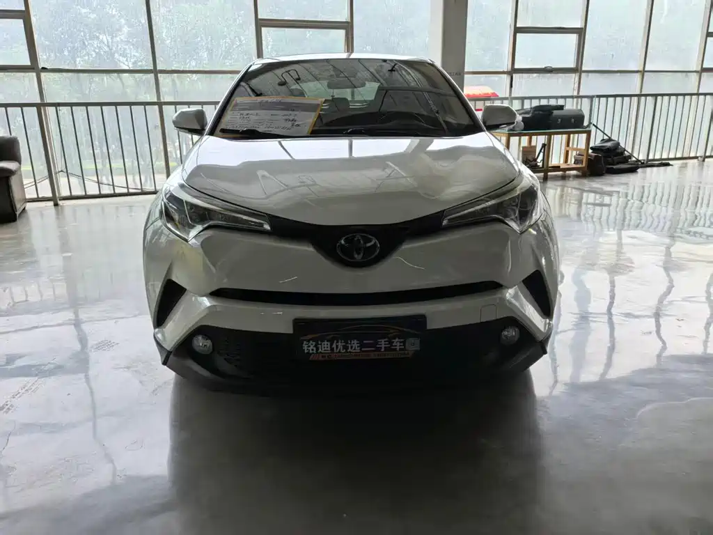 Toyota C-HR 2019 — фото 2