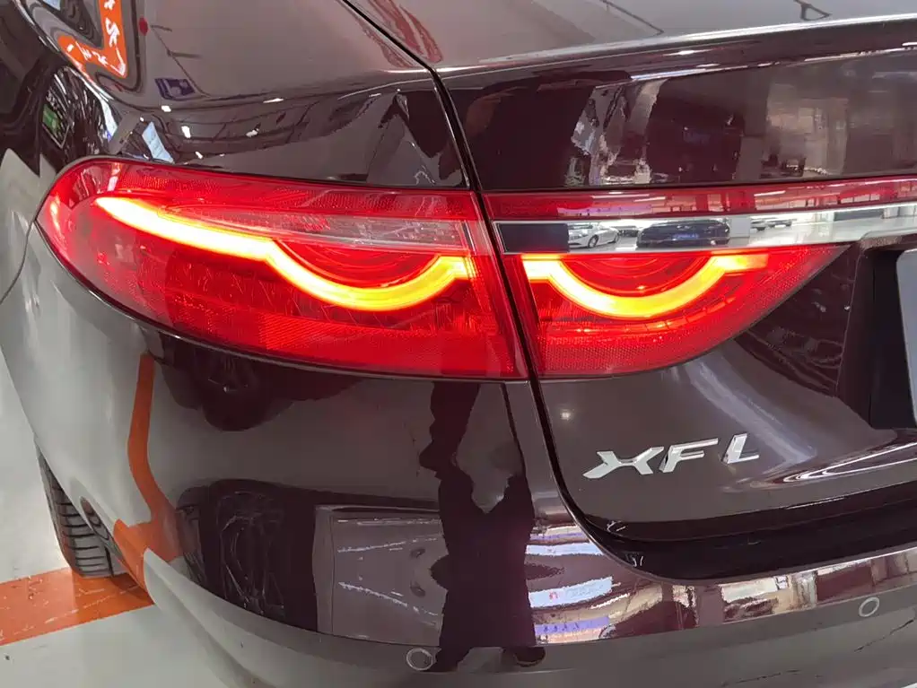 Jaguar XFL 2018 — фото 19