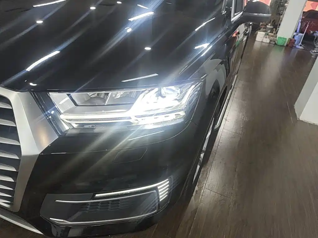 Audi Q7 New Energy 2019 — фото 24