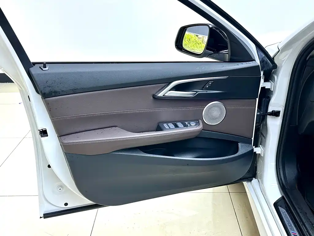 BMW 1 Series 2022 — фото 17