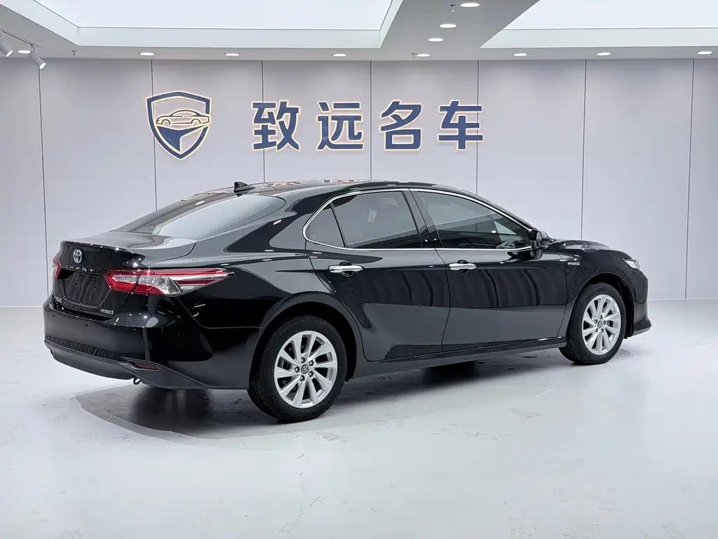 Toyota Camry 2021 — фото 6