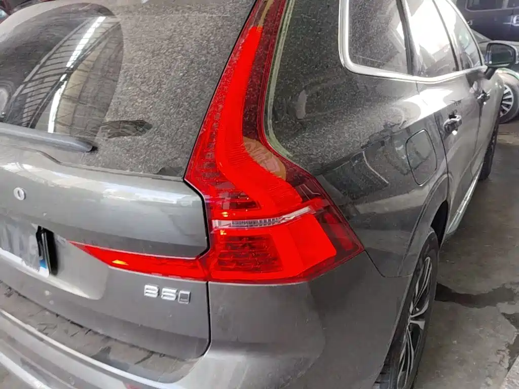 Volvo XC60 2022 — фото 8
