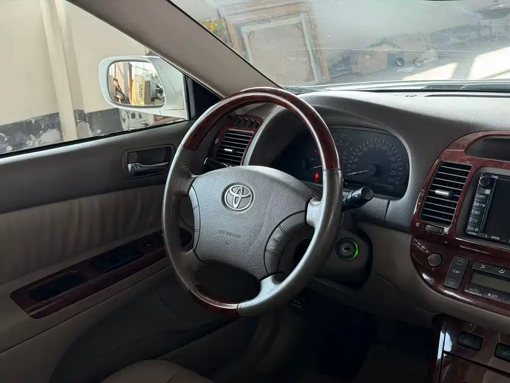 Toyota Camry 2005 — фото 16