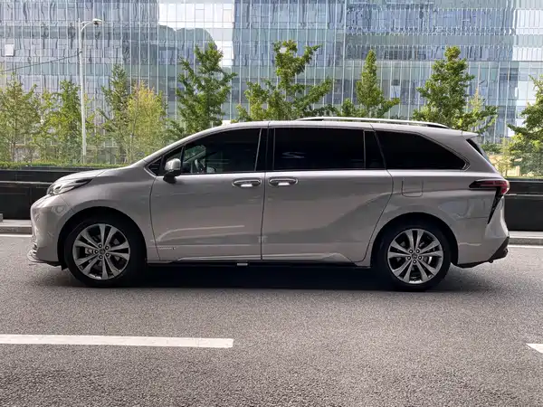 Toyota Sienna 2024