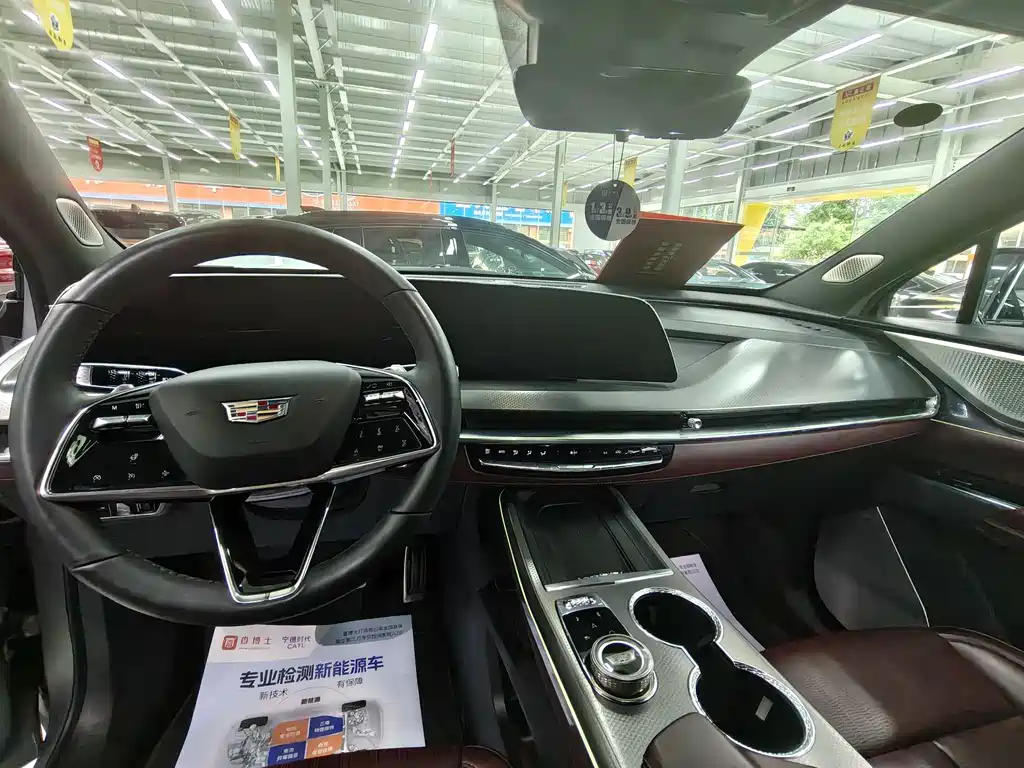 Cadillac XT5 2025