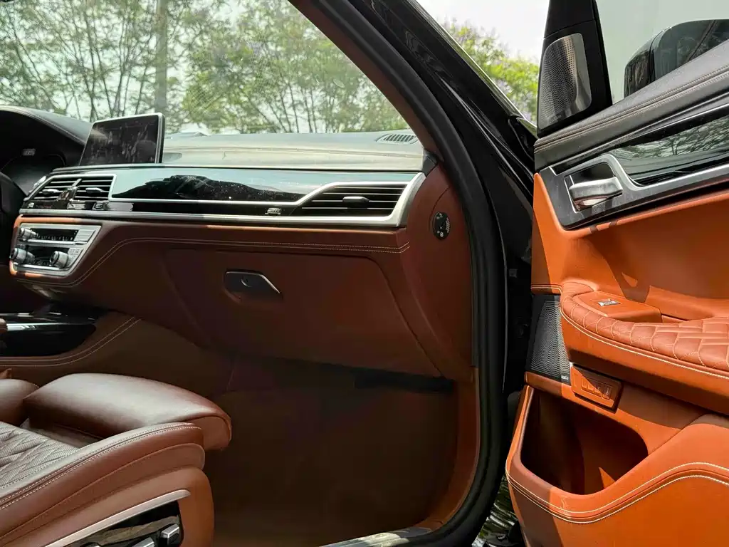 BMW 7 Series 2020 — фото 10