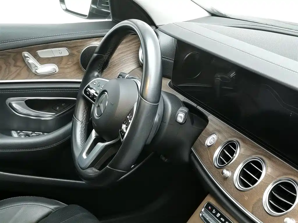 Mercedes-Benz E-Class 2020 — фото 22