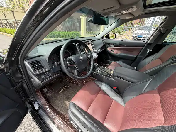 Toyota Crown 2018