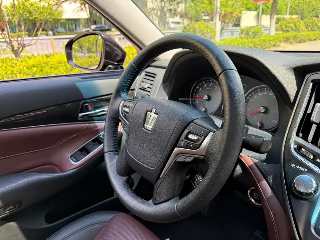 Toyota Crown 2018 — фото 13