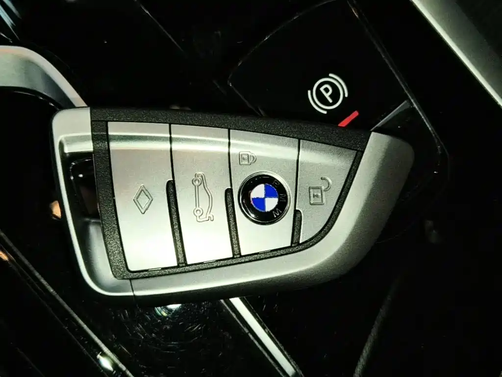 BMW 5 Series 2022 — фото 9
