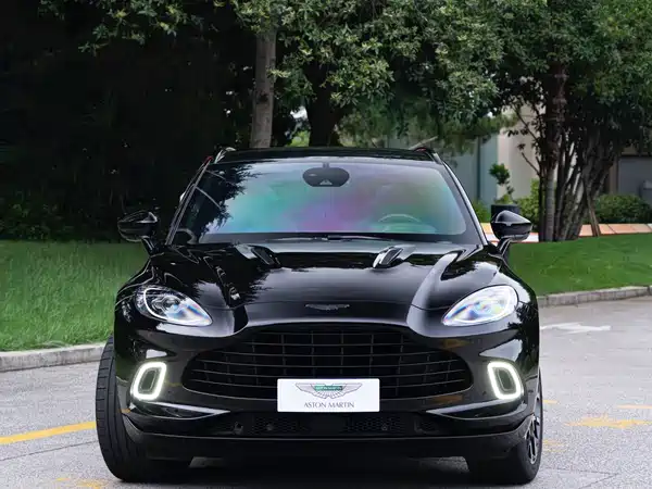 Aston Martin DBX 2022