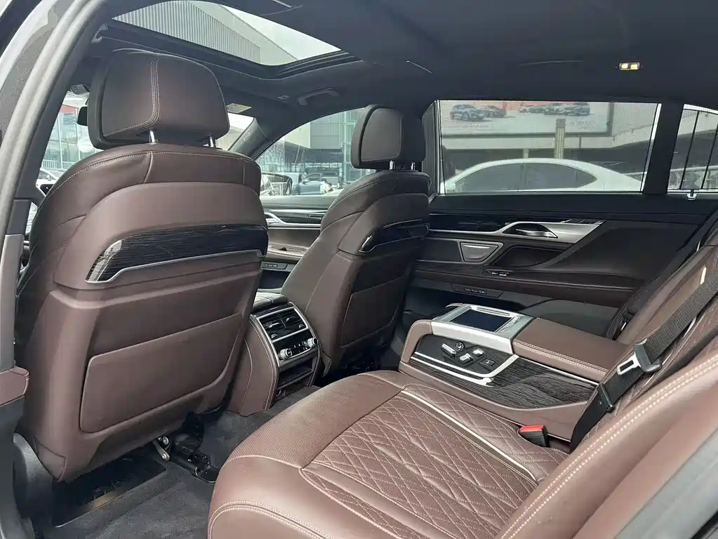 BMW 7 Series 2020 — фото 11