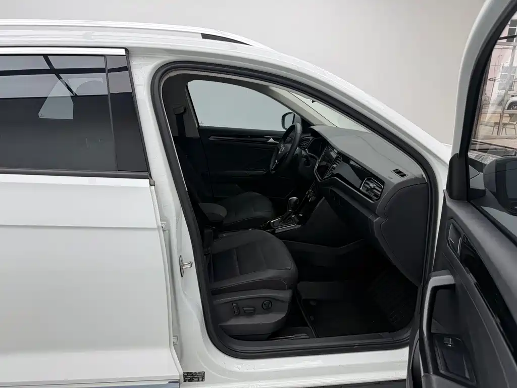 Volkswagen T-Roc 2022 — фото 11