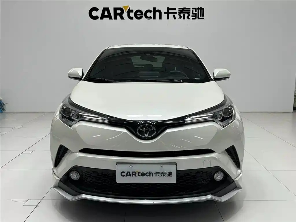 Toyota C-HR 2019 — фото 2