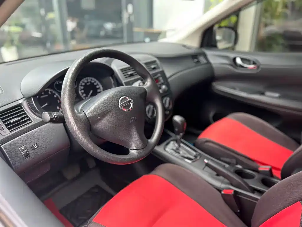 Nissan Tiida 2013