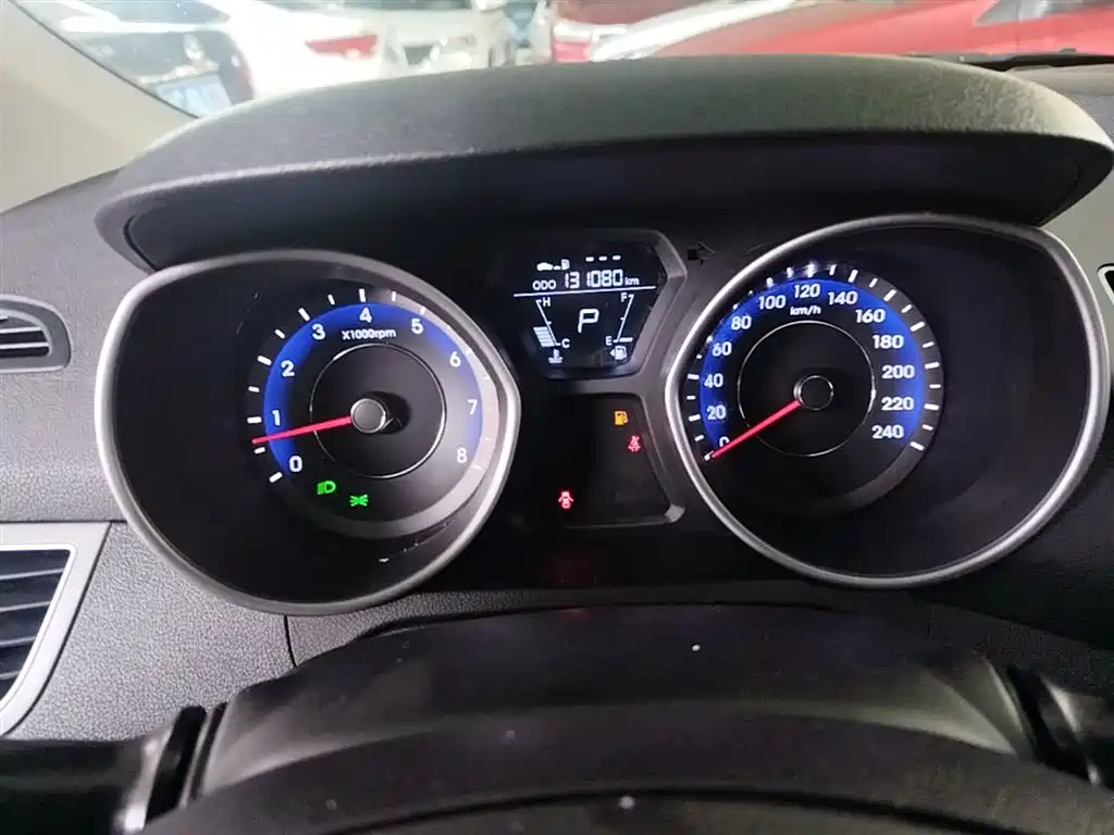 Hyundai Elantra Langdong 2016 — фото 12