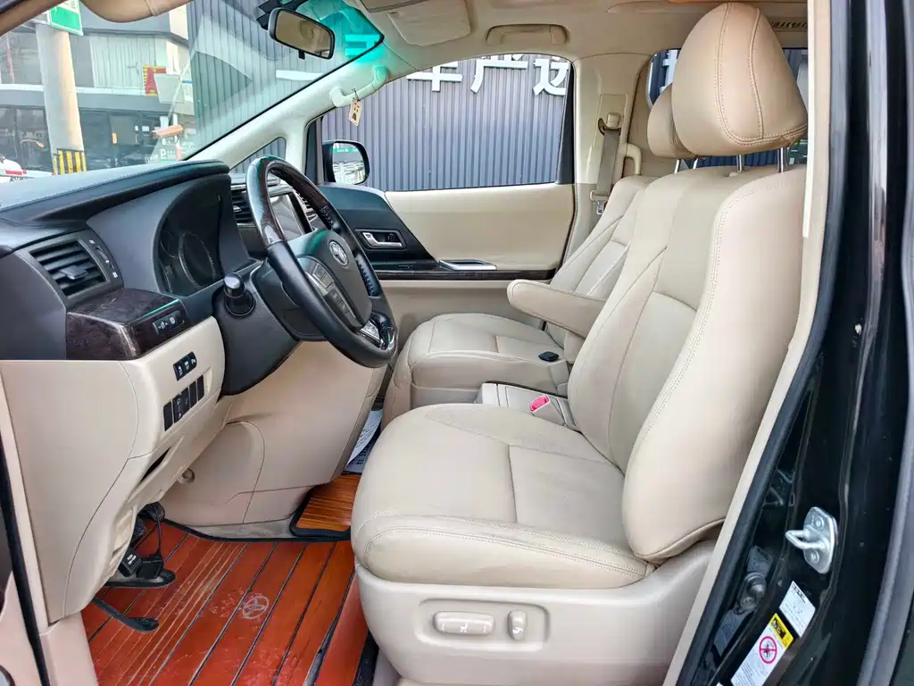 Toyota Alphard 2011