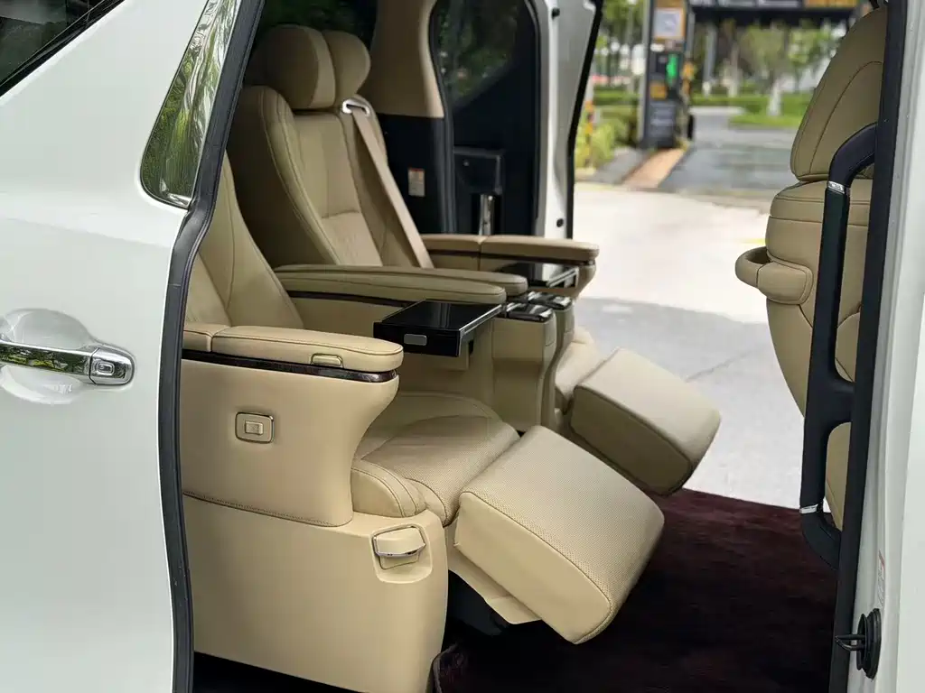 Toyota Alphard 2022 — фото 16