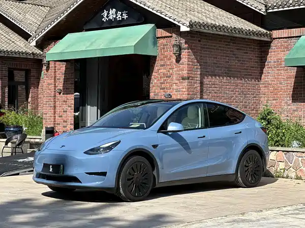Tesla Model Y 2023