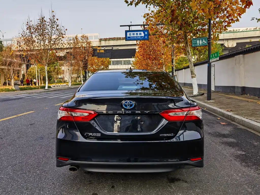 Toyota Camry 2023 — фото 6
