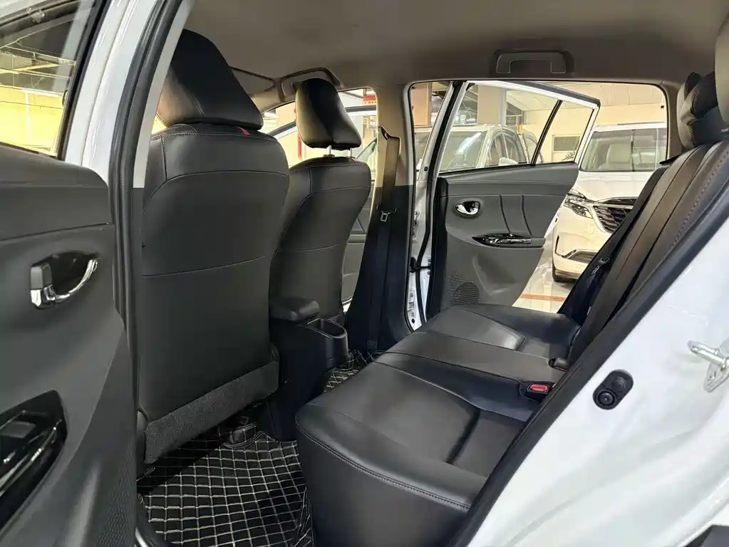 Toyota Yaris L 2023