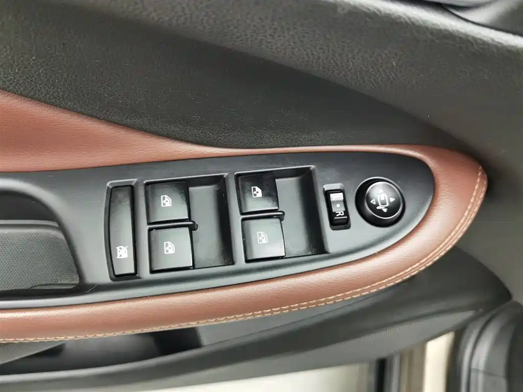 Buick Envision Plus 2016 — фото 9