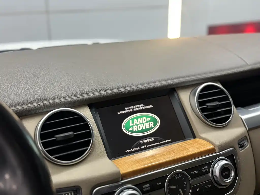 Land Rover Discovery 2014 — фото 12