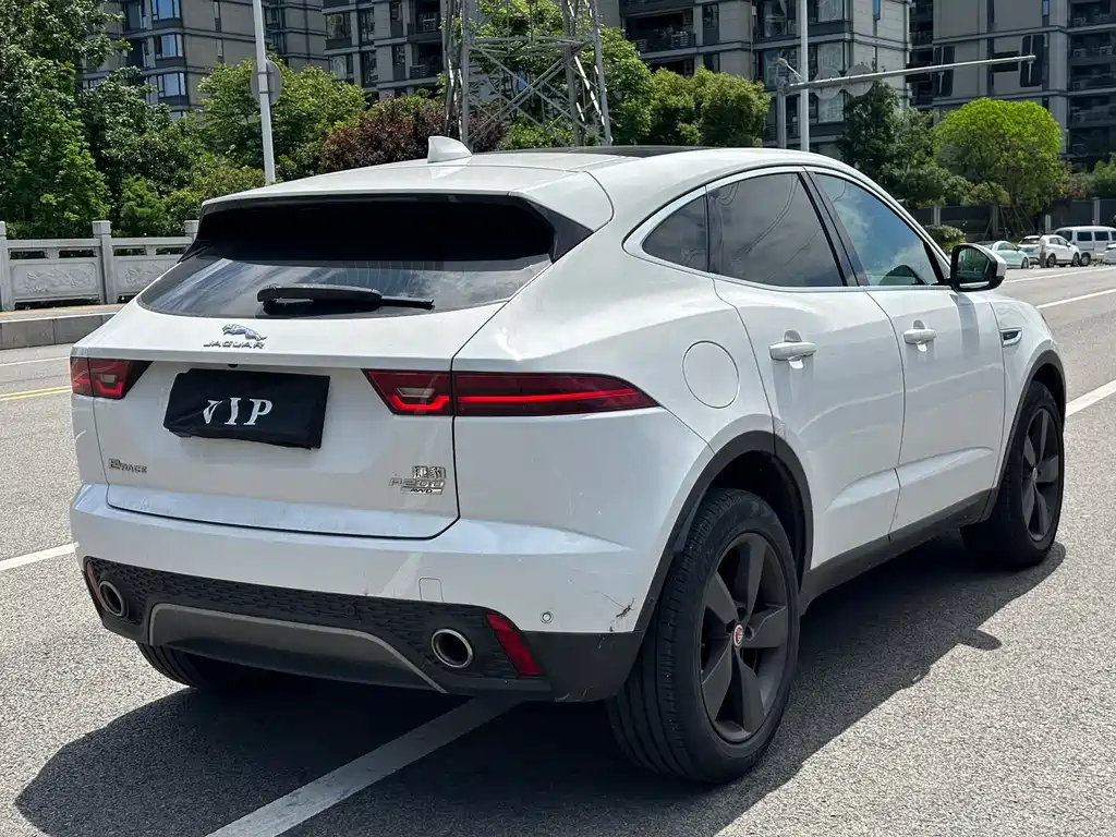 Jaguar E-PACE 2020 — фото 13