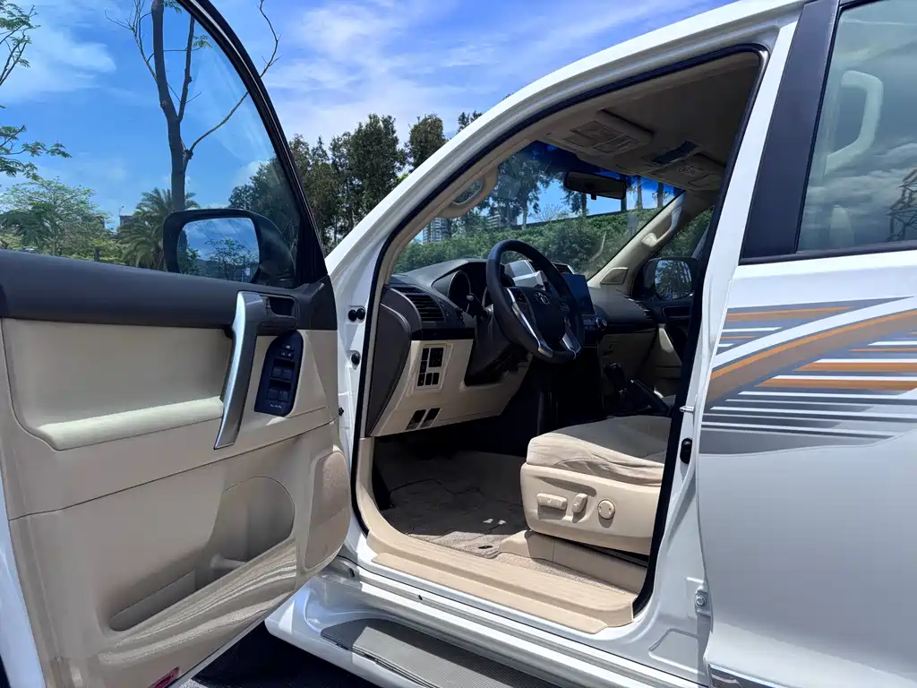 Toyota Prado 2015 — фото 4