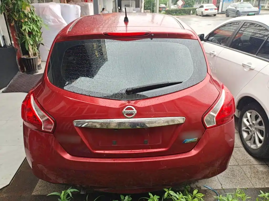 Nissan Tiida 2015
