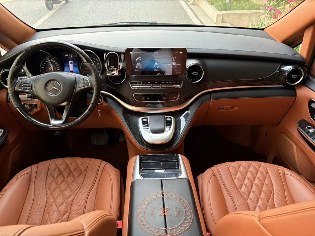 Mercedes-Benz V-Class 2023 — фото 9